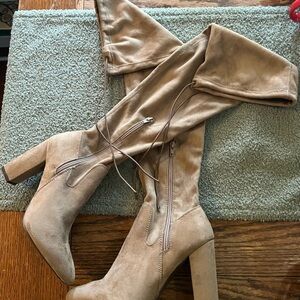Nearly New Elegant Tan Women's Boots  7